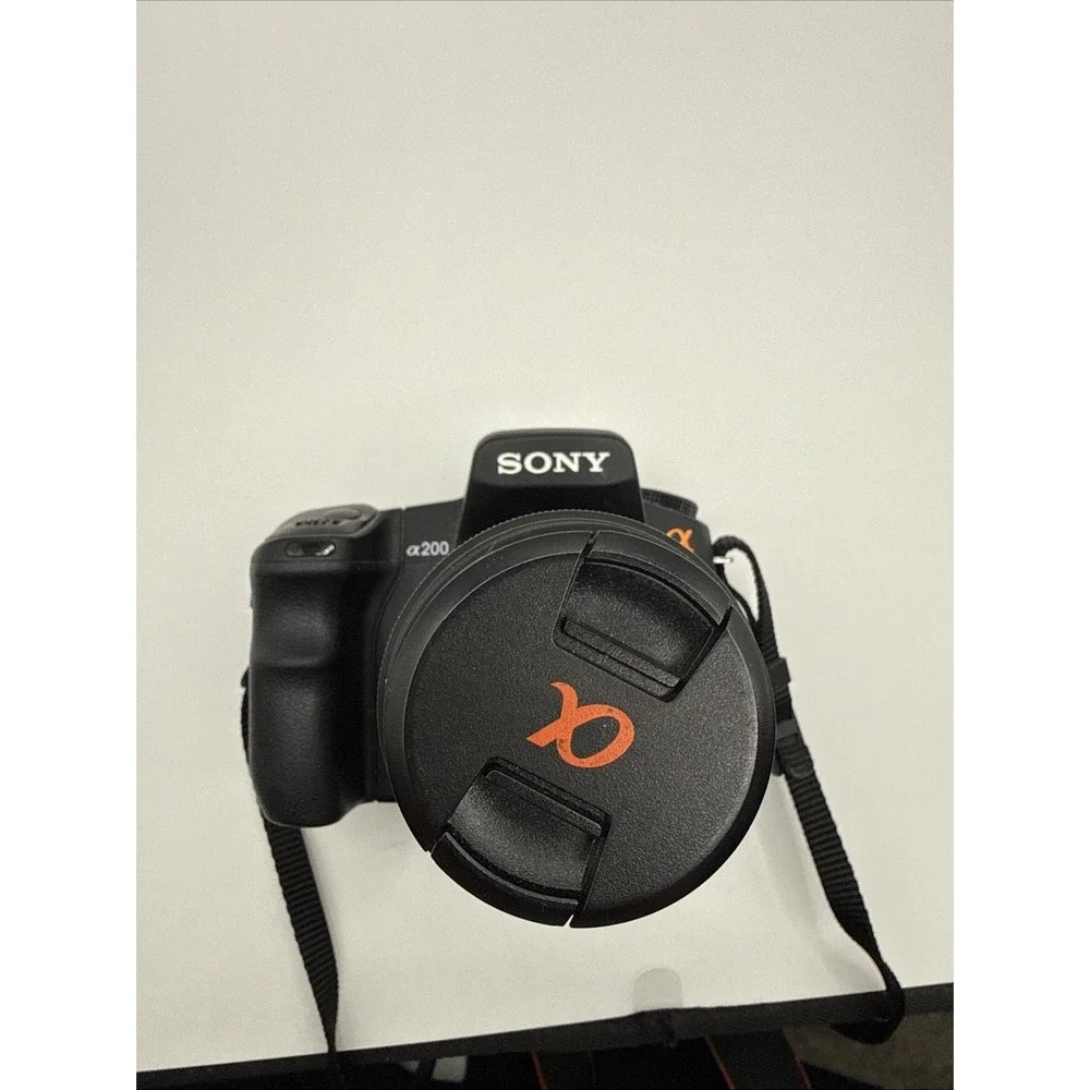 Sony‎ Alpha A200 DSLR Camera 10.2MP, Sony Lens DT 3.5-5.6/18-70 No Charger